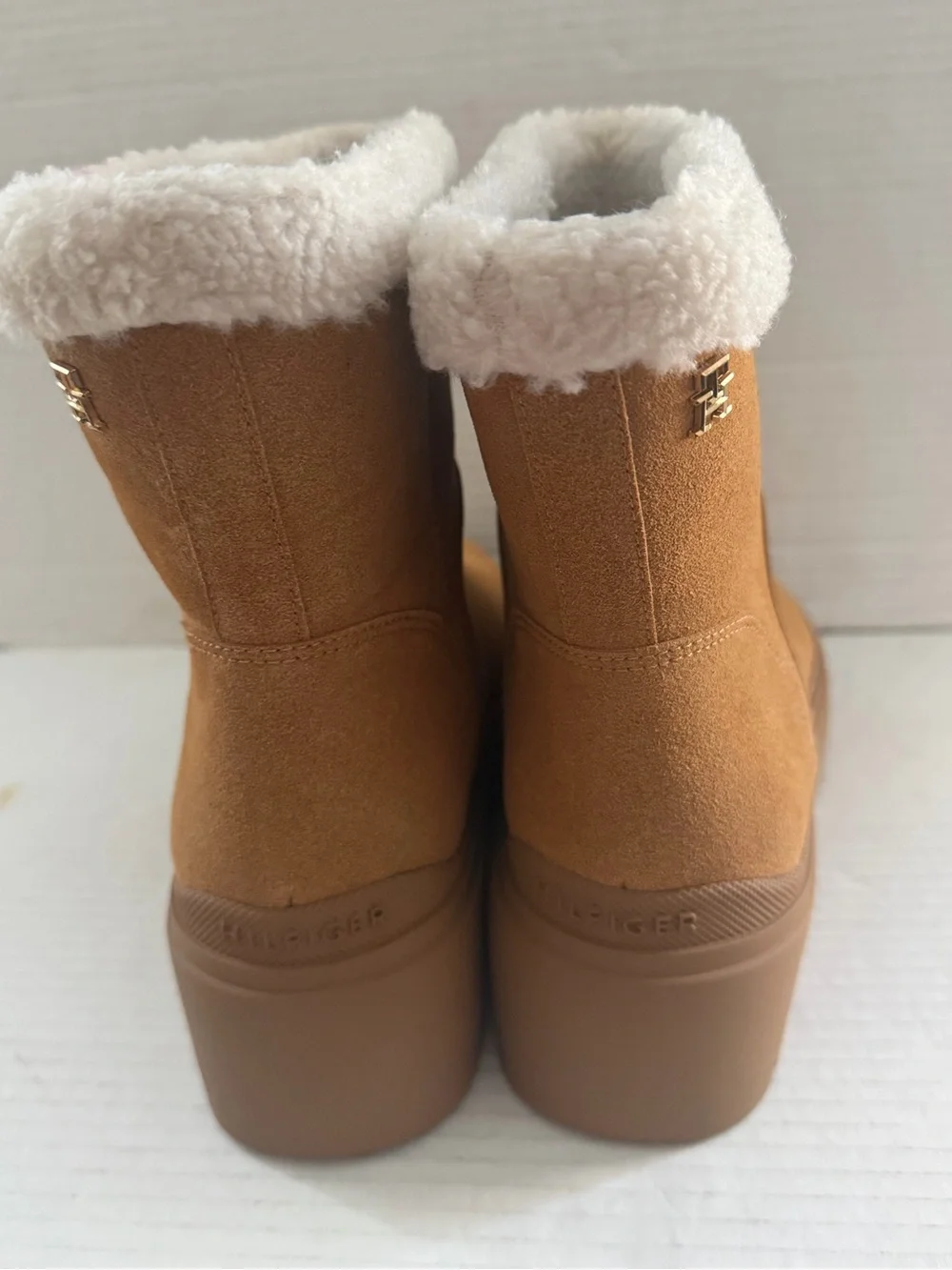 Tommy Hilfiger Pillowi Women's 8.5M Platform faux fur suede Ankle Boots
